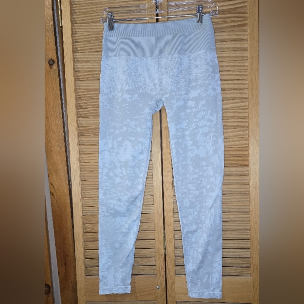 Fabletics Light Gray Patterned Leggings, Size Med… - image 1